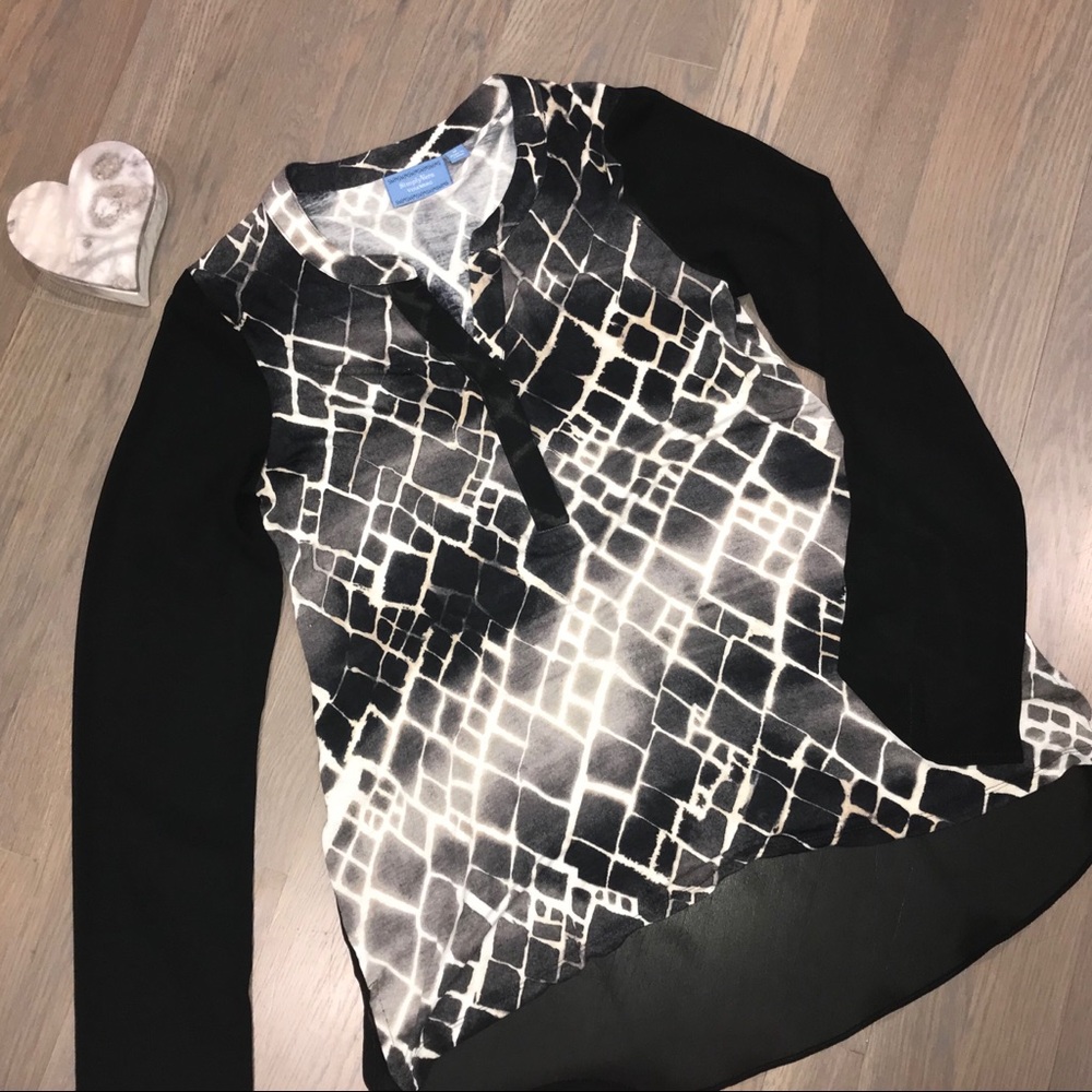 🔥Vera Wang Blk L/S abstract print tunic w/sheer M